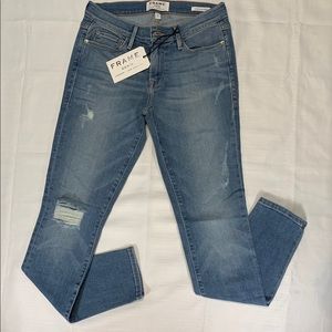 FRAME Denim Le Skinny de Jeanne Distressed Carson